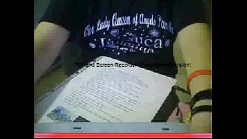 Chica haciendo su tarea en Webcam