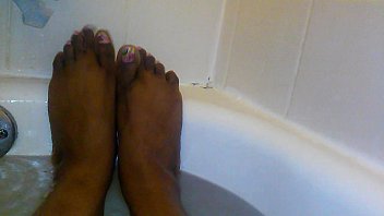 hot &_ wet sexy pretty ebony toes