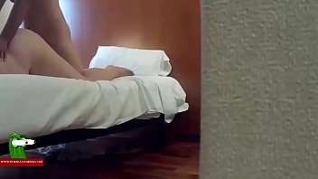 Unas bragas rosas y una follada en la cama GUI00357